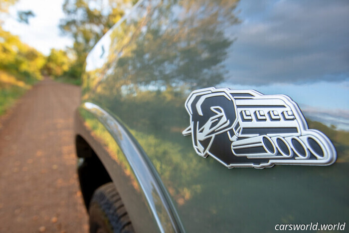 Шестициллиндровый Hurricane от Ram позорит V8 Hemi по всем показателям | Carscoops